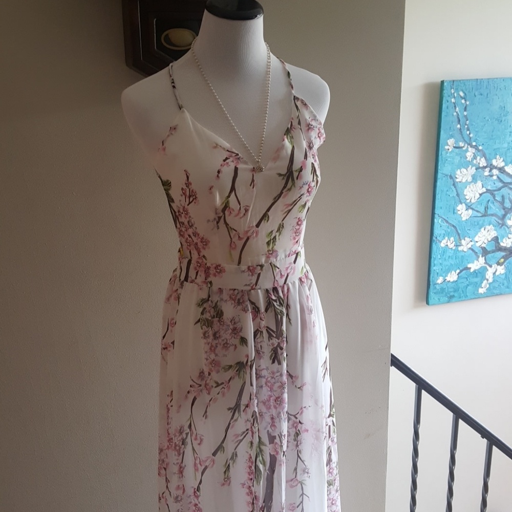 White Floral Print Backless Maxi Dress