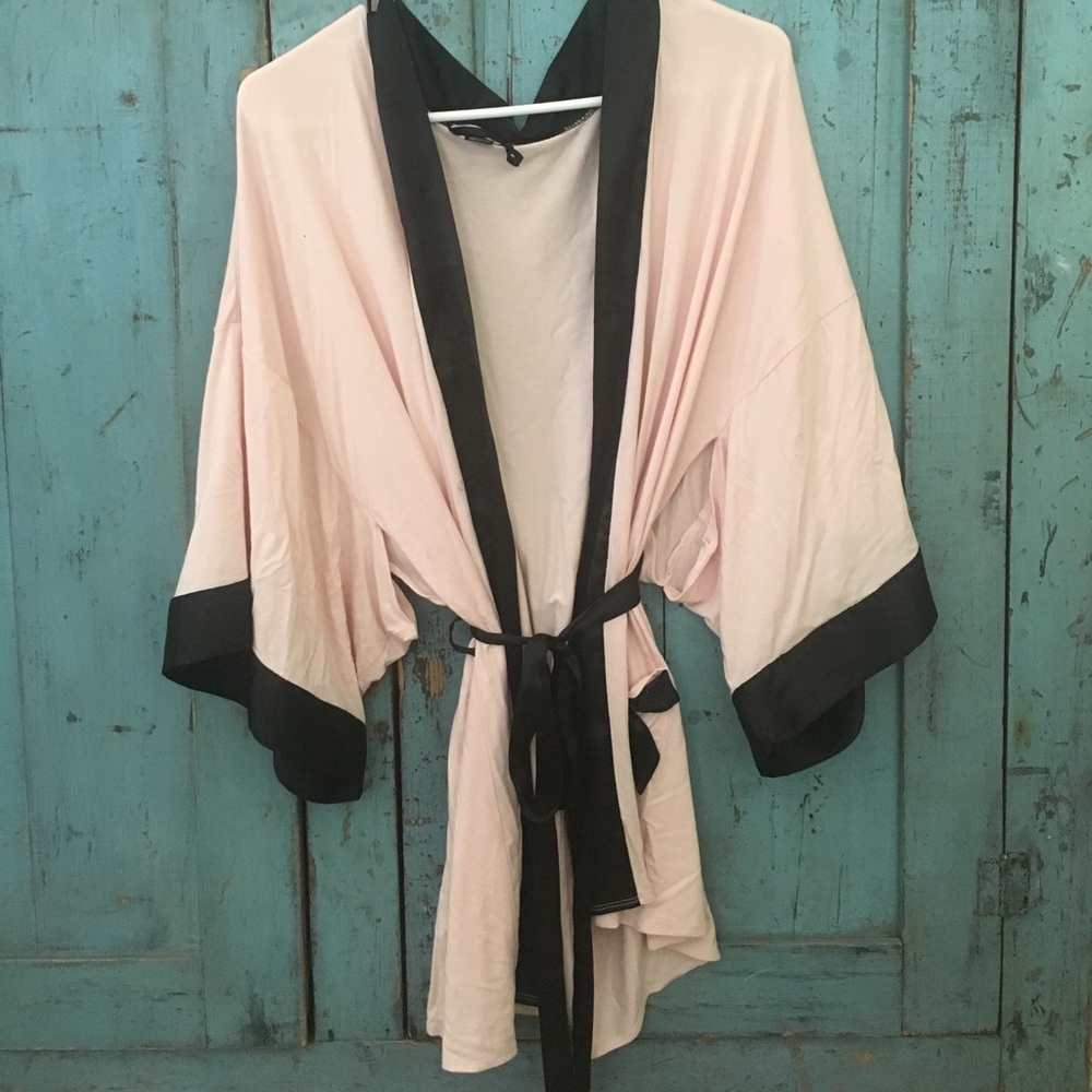 🦋SALE🦋Victoria's Secret Kimono