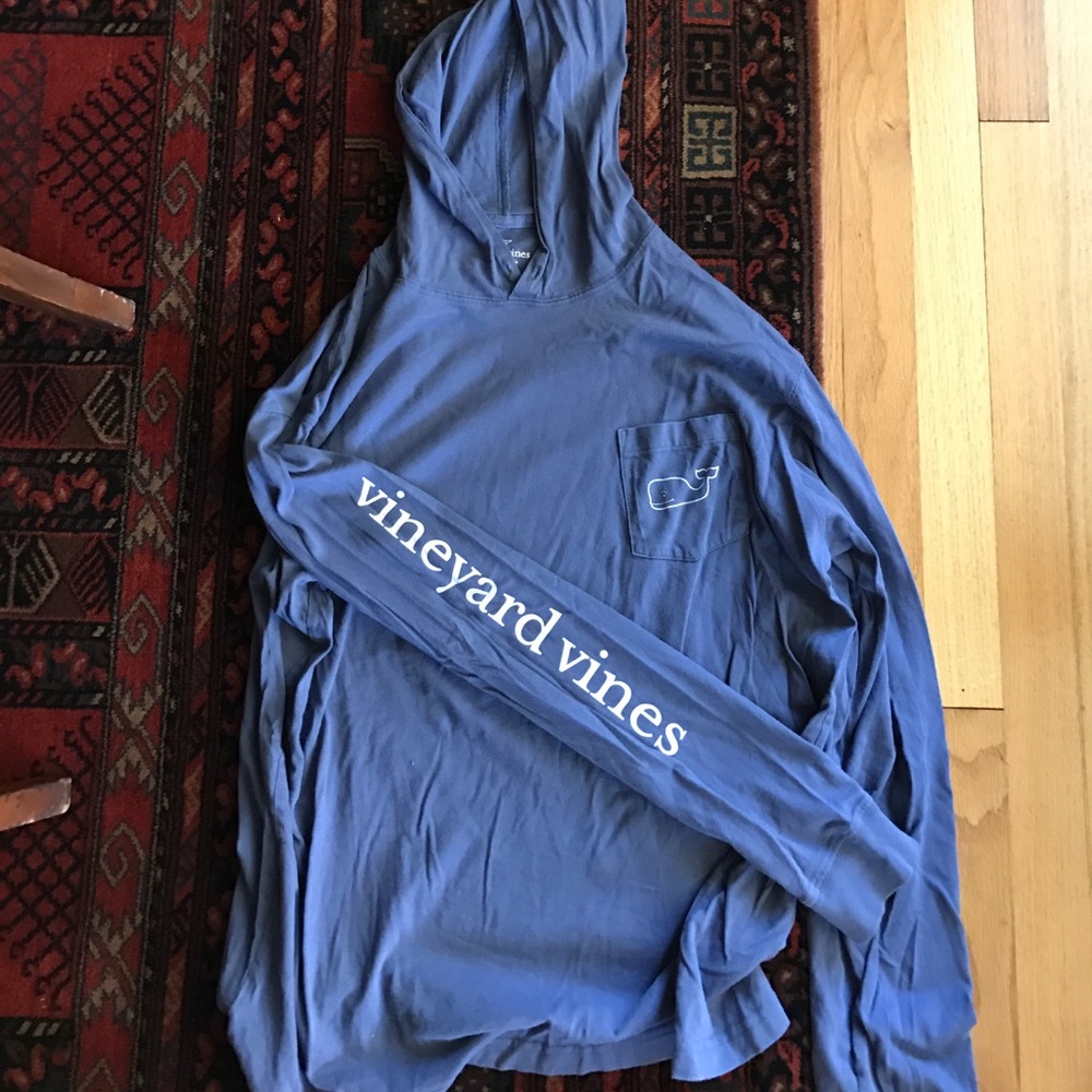 Vineyard vines hooded tshirt