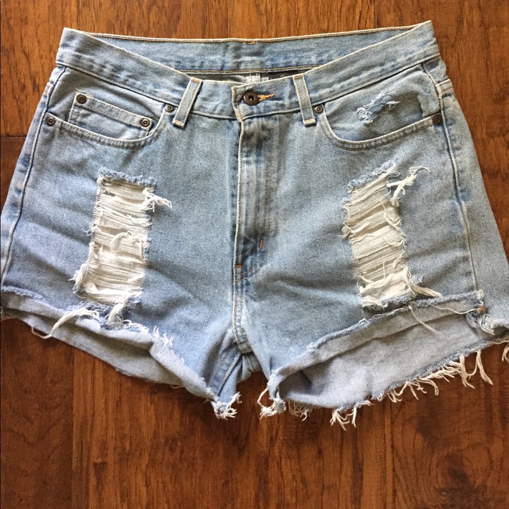 Handmade high-wasted light denim shorts