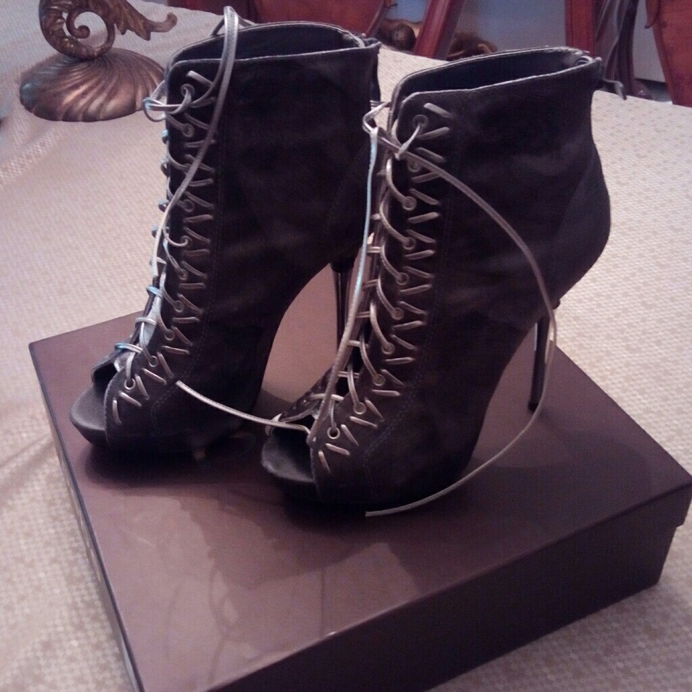 BEBE booties in black and sliver