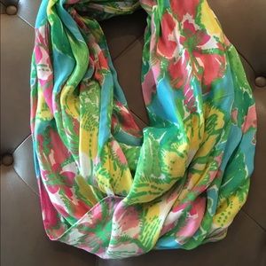 EUC Lilly Pulitzer Infinity Scarf in Big Flirt