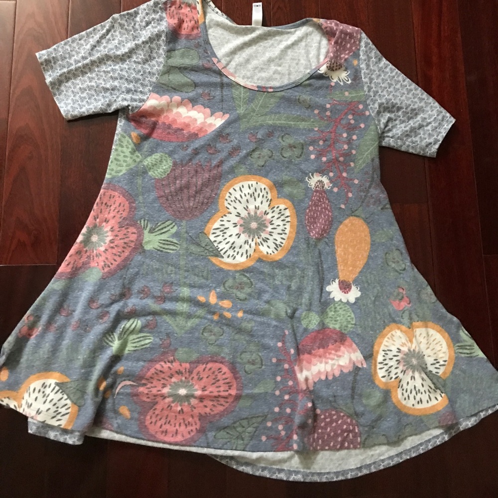 Small lularoe perfect tee