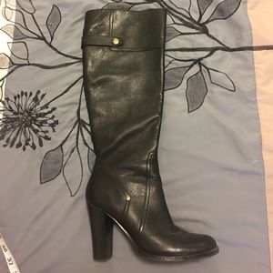 Black heeled boots