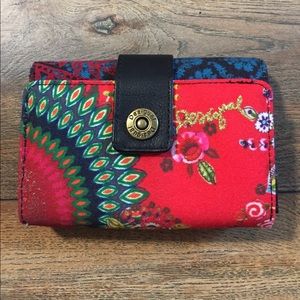 Darling Desigual Wallet! Lots of space 🚀