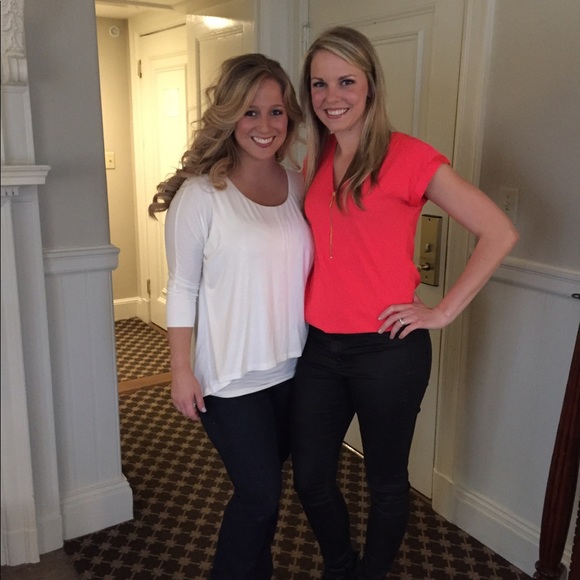 Meet your Posher, Natalie - Picture 2 of 3