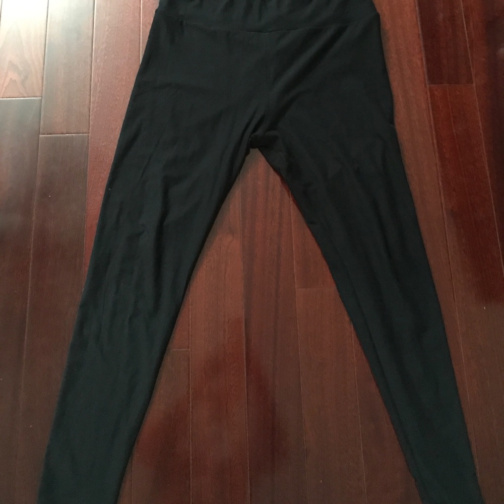 Solid black tall and curvy leggings