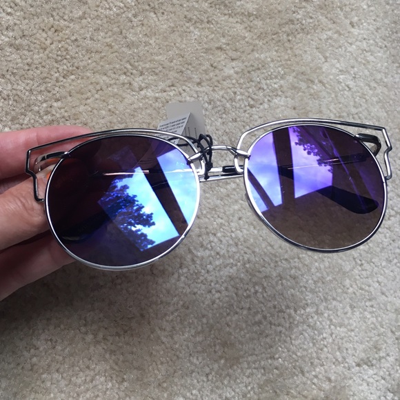 Luxe Accessories - NWT Luxe wire-rimmed mirror sunglasses