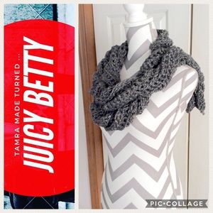 Smokey Gray Frill Scarf