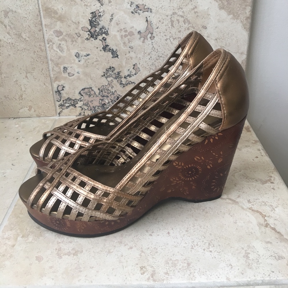 BCBG WEDGES