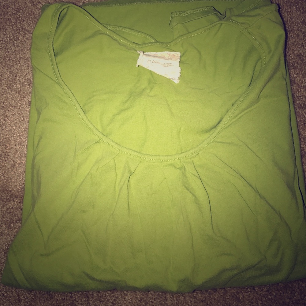 Avenue green t-shirt size 30/32