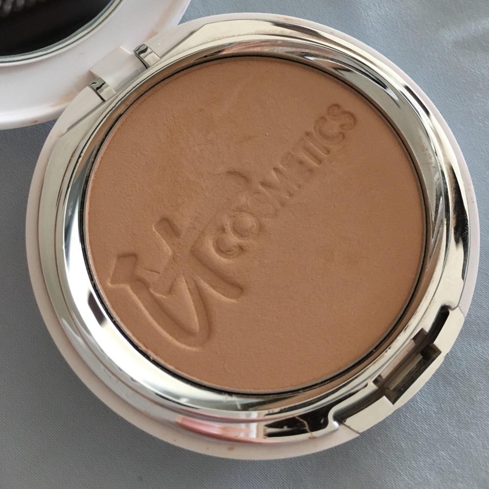 It Cosmetics Celebration Foundation in Medium