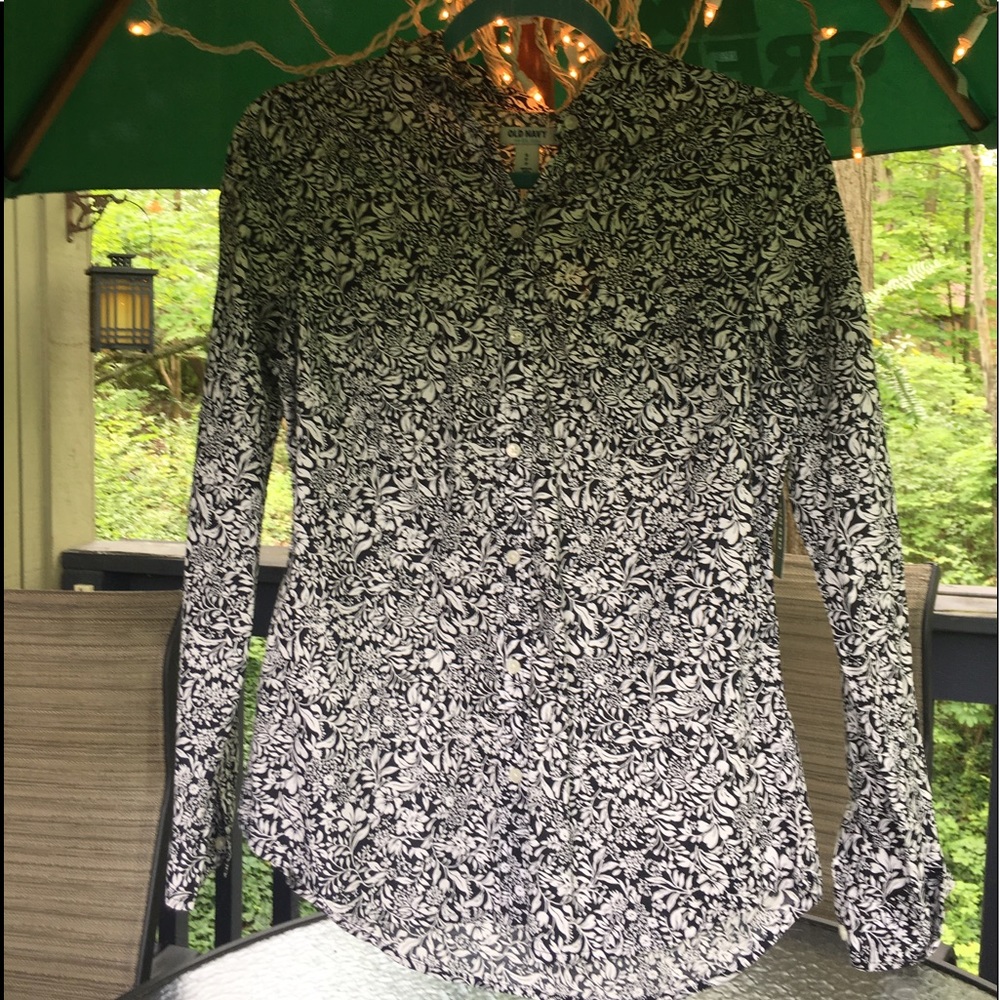 Small Patterned Old Navy blouse