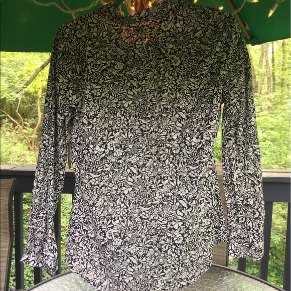 Small Patterned Old Navy blouse - Picture 2 of 2