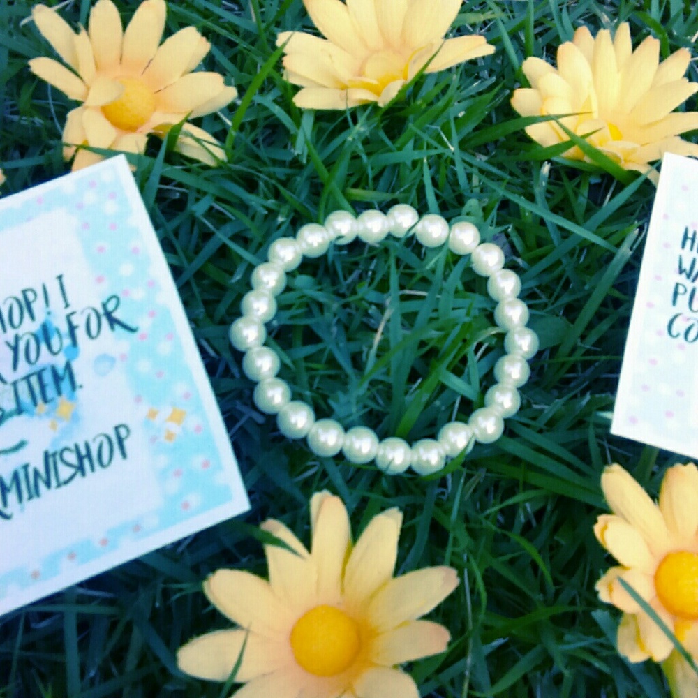 White Pearl Beaded bracelet
