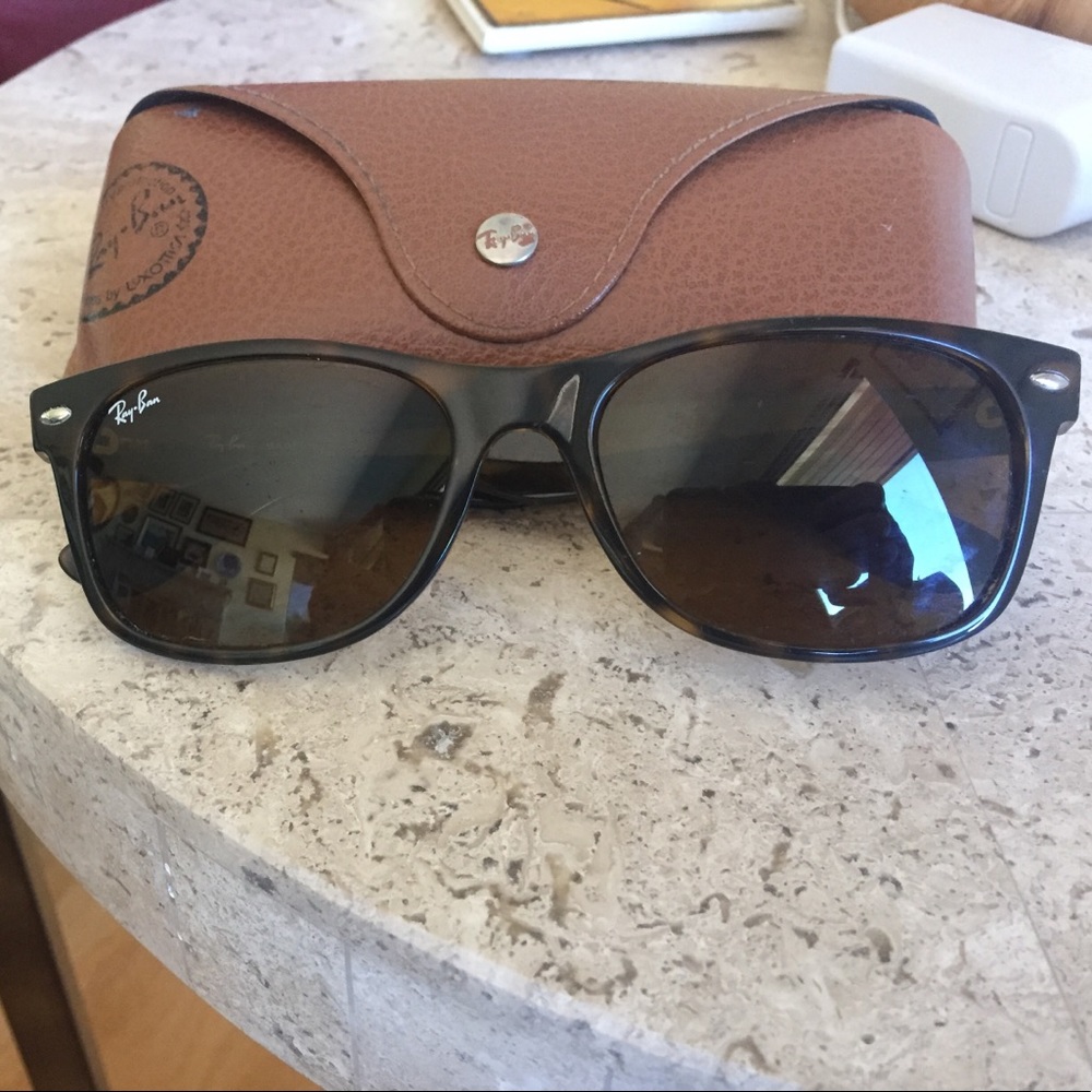Like new! Ray-Ban Wayfarer sunglasses.