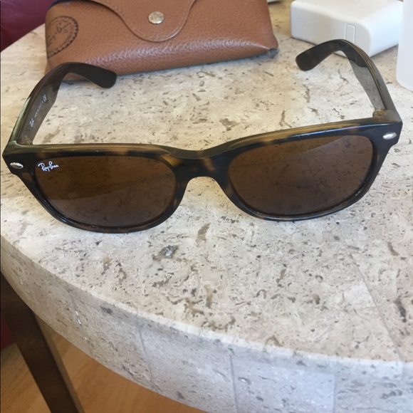 Like new! Ray-Ban Wayfarer sunglasses. main image 4
