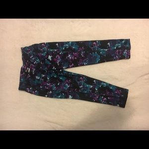 Cropped athletic leggings