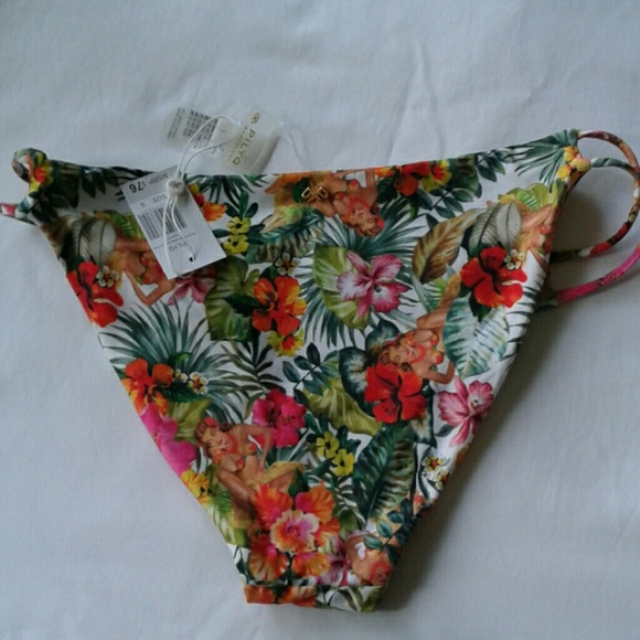 PilyQ  bikini bottom brand new with tags. Size S - Picture 2 of 3
