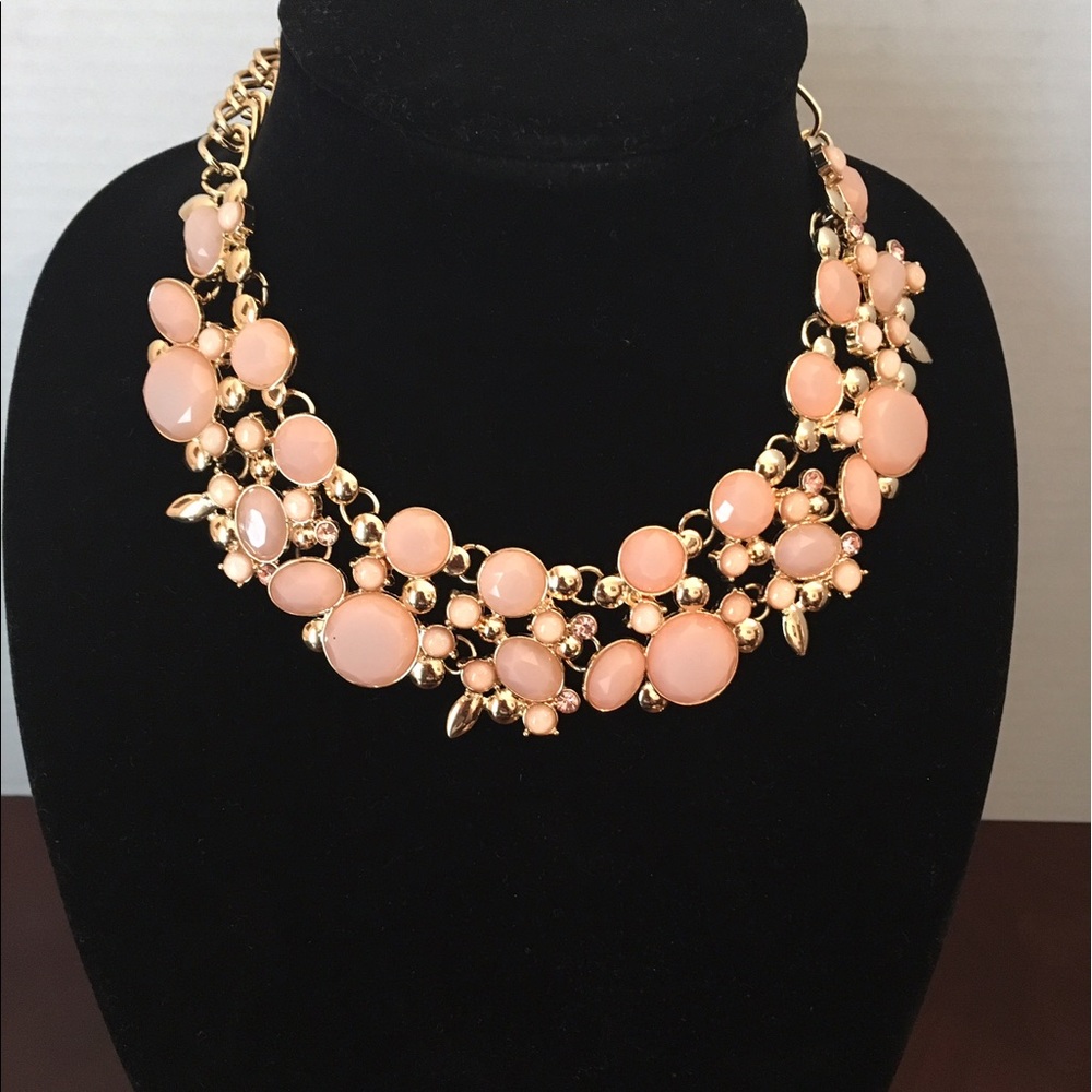 Detailed light pink necklace