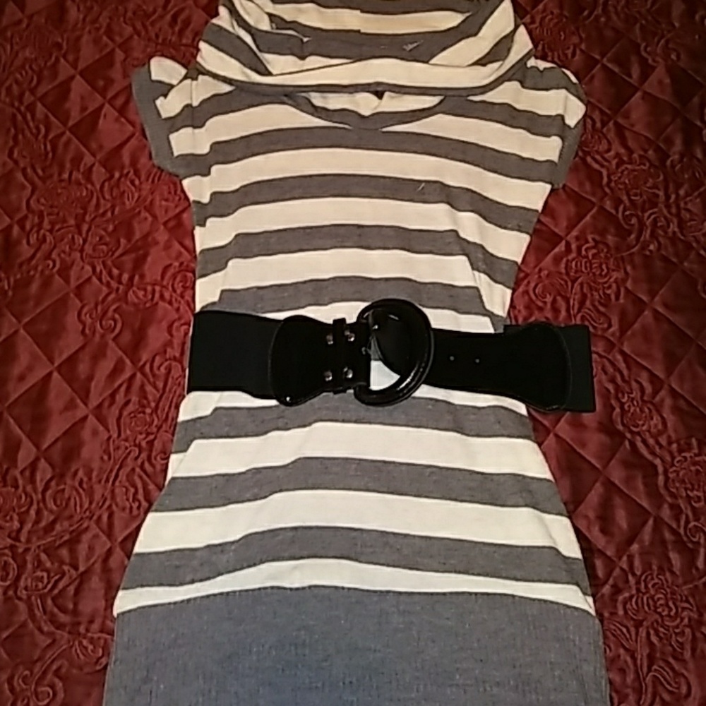 Rue 21 grey and white blouse