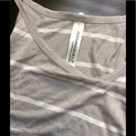 Uniquely Lorna Jane Gray Striped Top Pre Owned - Picture 3 of 5