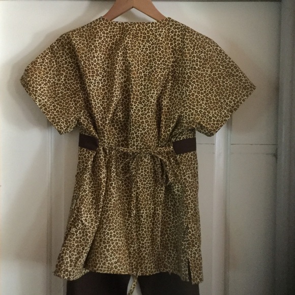 Scrub Set by Tafford -Leopard Print and Brown - Picture 4 of 4