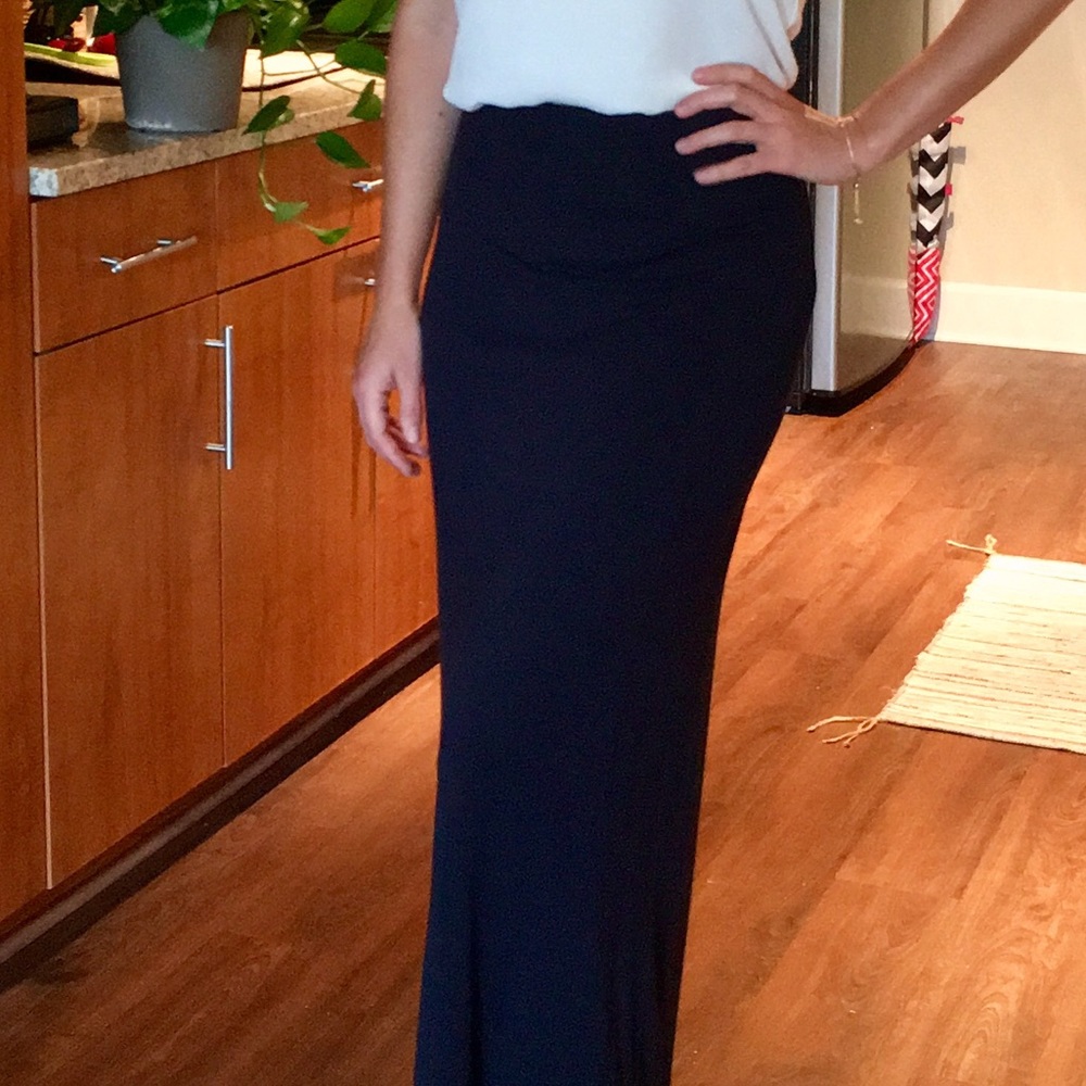 Ann Taylor Navy Maxi Skirt (Size 6)