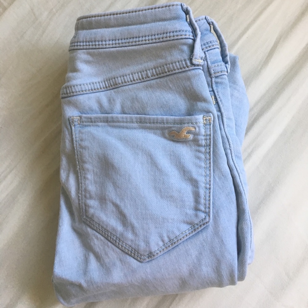 ‼️RARE‼️ HOLLISTER LIGHT WASH HIGHWAISTED JEANS