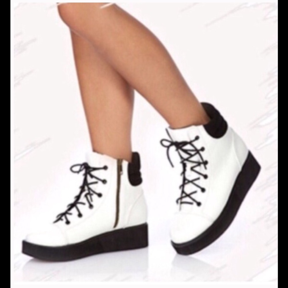 ❤️Thick sole fun sneaker type shoes