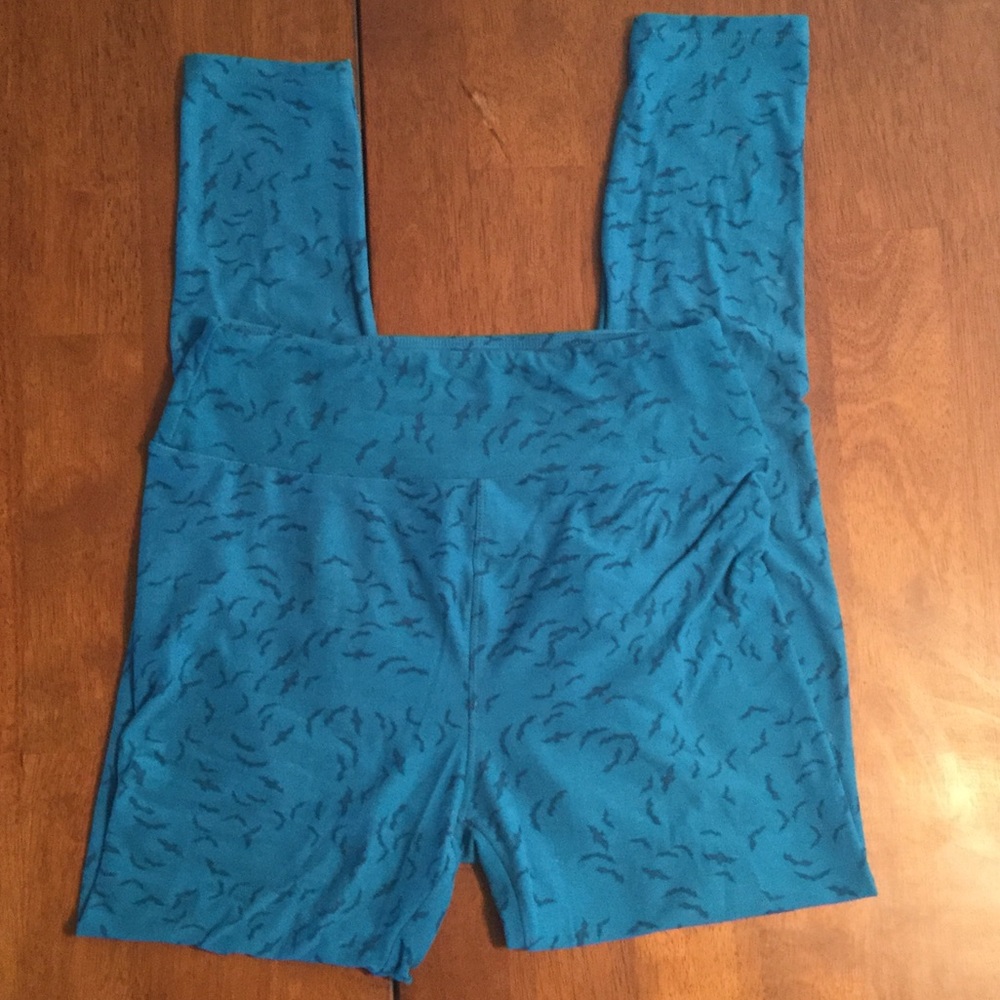LuLaRoe leggings with little bats.