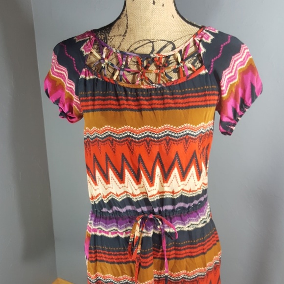 Gianni Bini Dresses & Skirts - 🔵 Gianni Bini Patterned Dress with Pockets