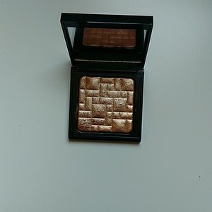 Bobbi Brown Highlighting Powder in Bronze Glow