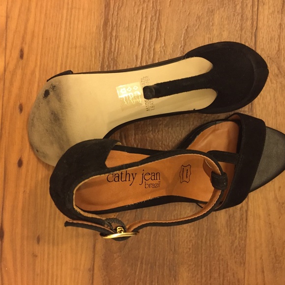 T-Strap Classic Black High Heels - Picture 4 of 5