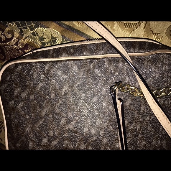 Micheal Kors purse. No tears or rips. - Picture 3 of 3
