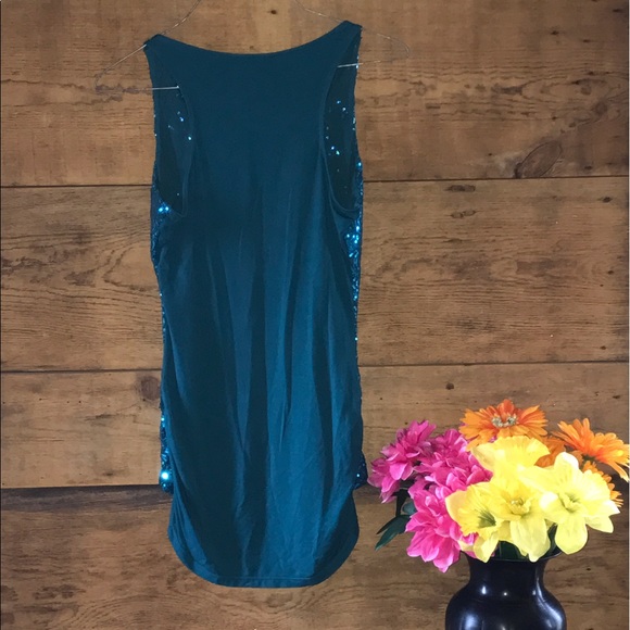 ππ₯THE LIMITED RAZOR BACK TOPππ₯ - Picture 2 of 3