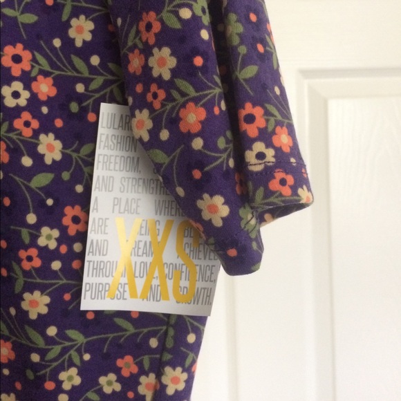 BNWT Floral LuLaRoe Irma - Picture 2 of 4