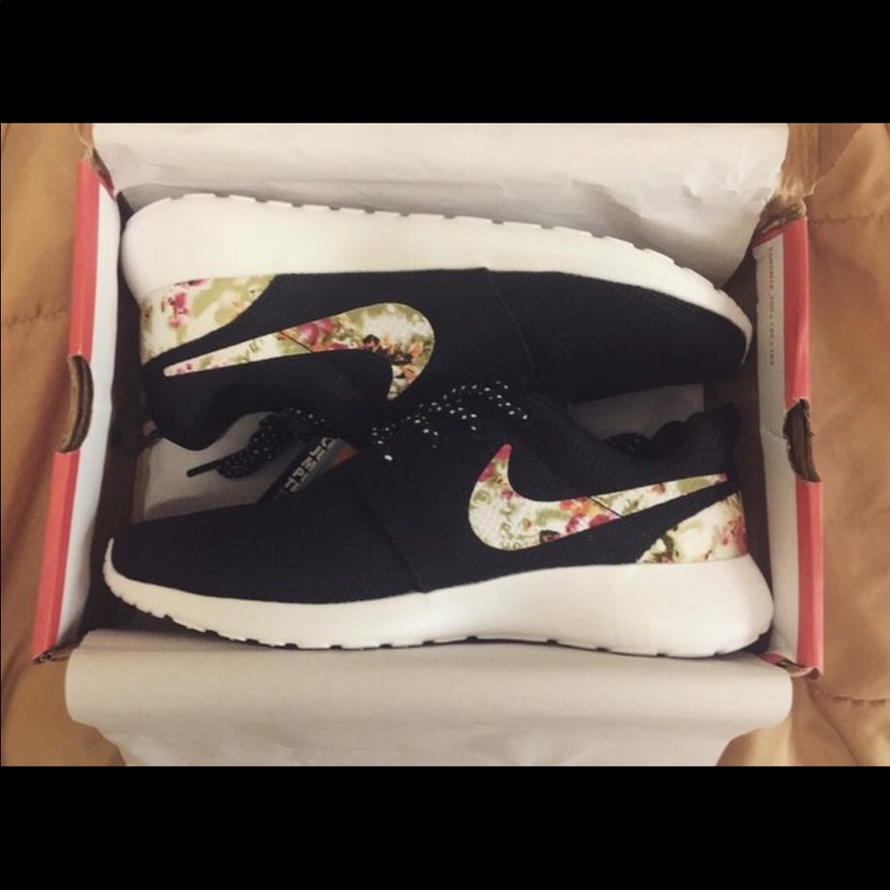 Nike women , men casual running shoes