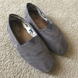 Gray toms