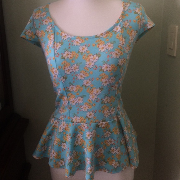 💙🌼PACSUN Floral Peplum Shirt - Picture 2 of 5