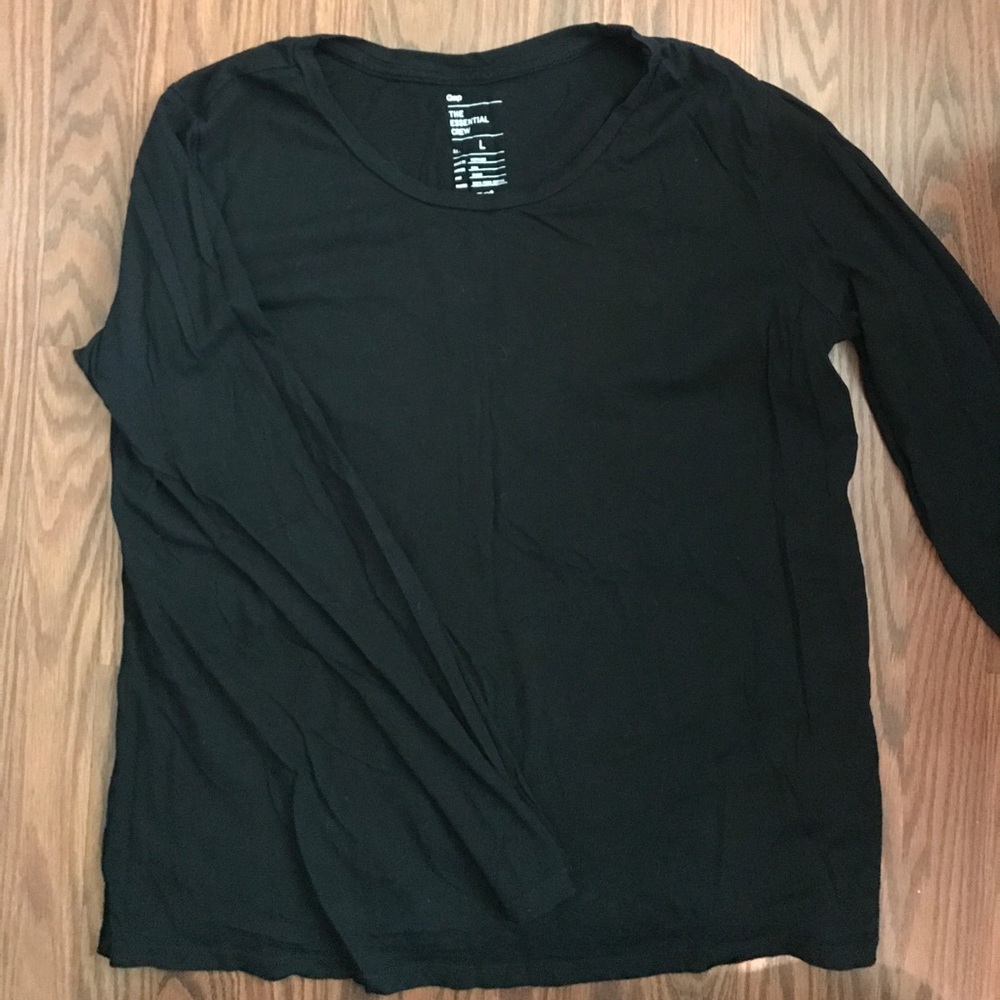Gap scoop neck shirt