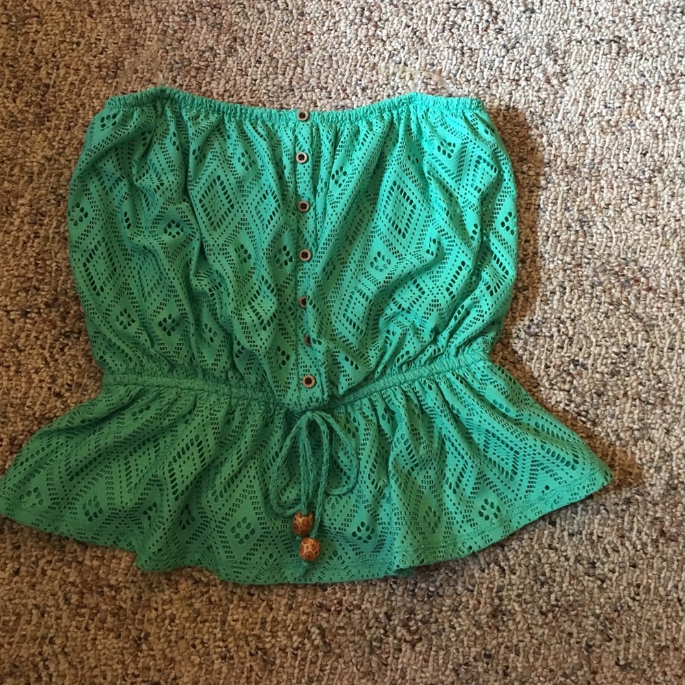 NWOT STRAPLESS CROCHET TOP