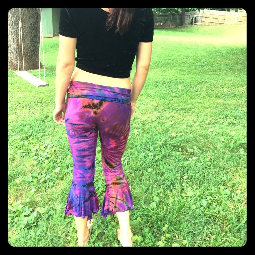 Women's Tie Dye Single Ruffle Capri Pants