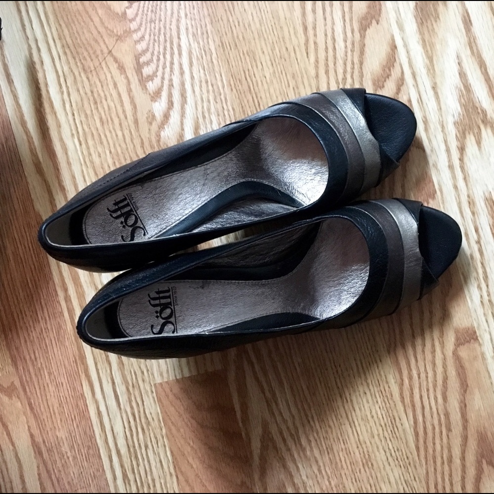 Open toe pumps
