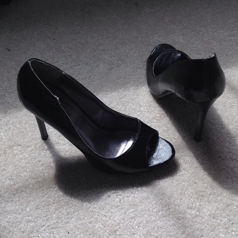 Black size 6 heels