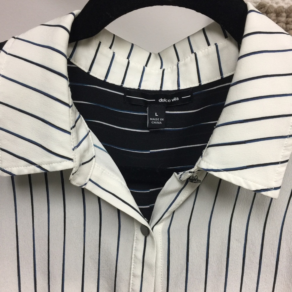 Button down blouse - Picture 2 of 3