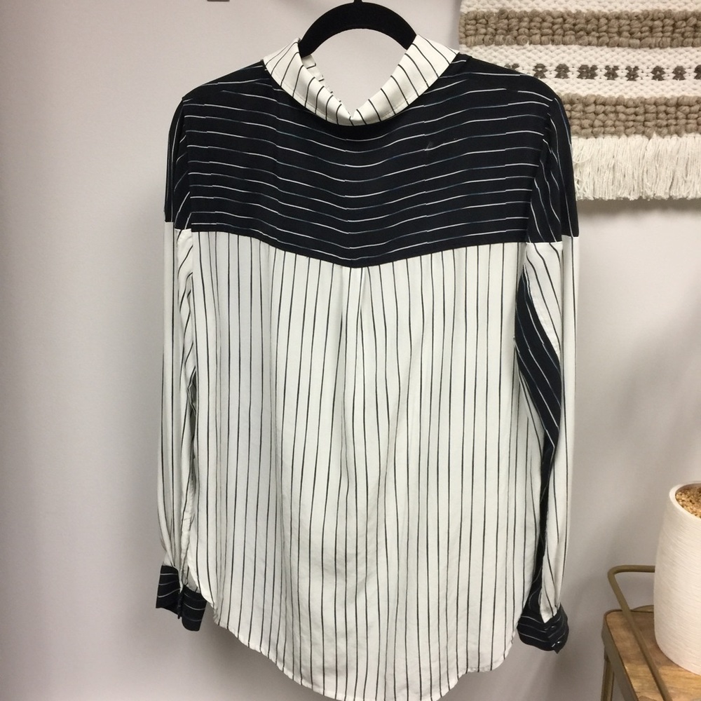Button down blouse - Picture 3 of 3