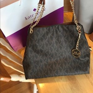 Michael Kors Over the shoulder MK print purse