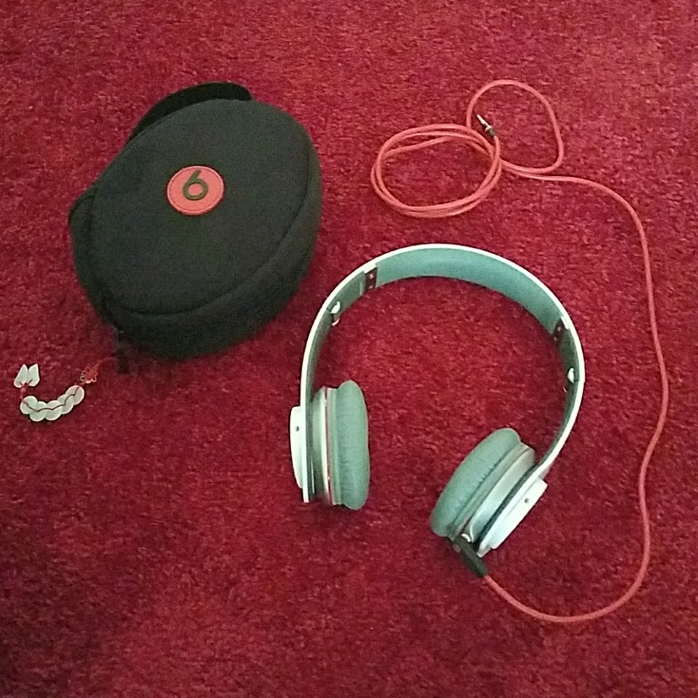 Beats 🎧 by Dr. Dre