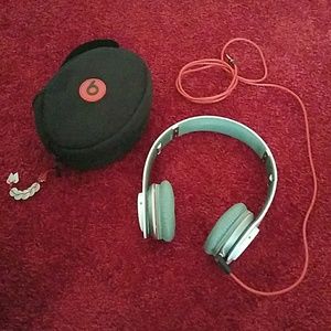 Beats 🎧 by Dr. Dre